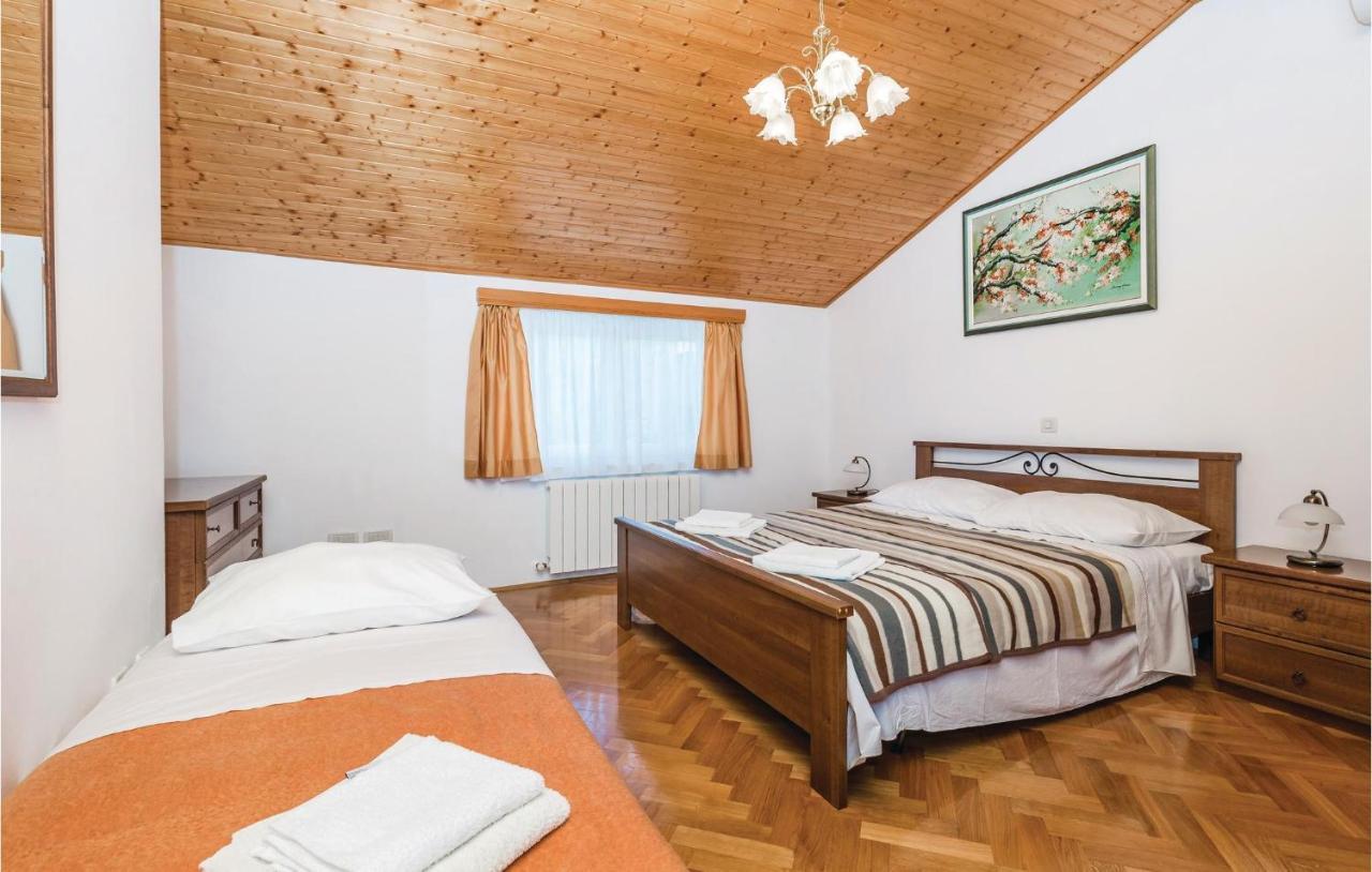 Beautiful Apartment In Brsec With Kitchen Екстериор снимка