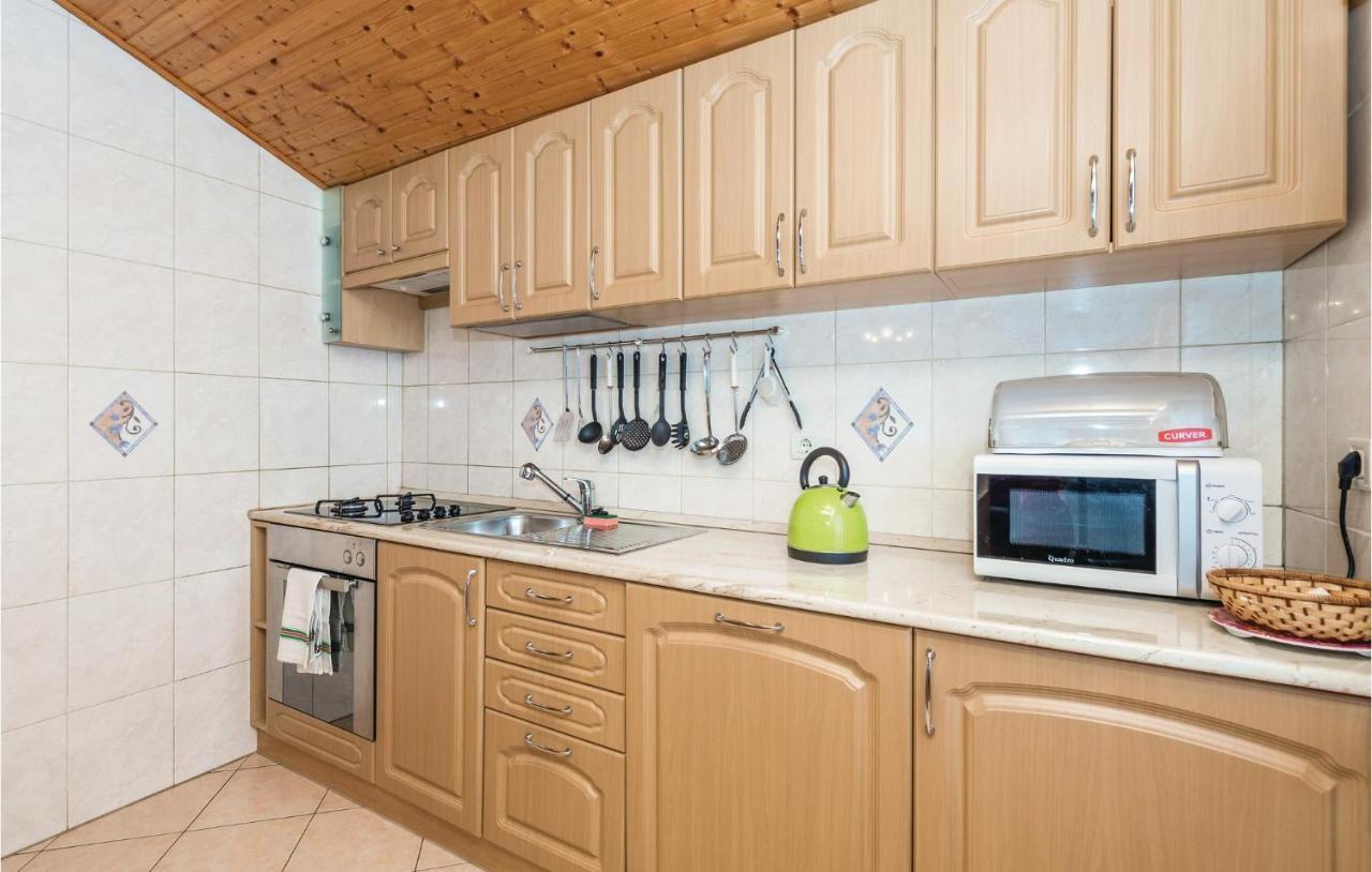 Beautiful Apartment In Brsec With Kitchen Екстериор снимка