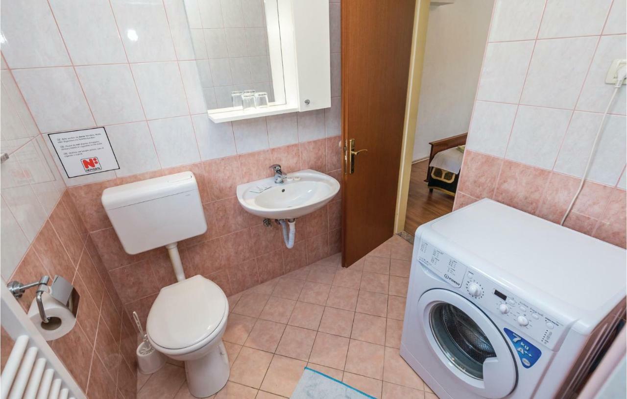 Beautiful Apartment In Brsec With Kitchen Екстериор снимка